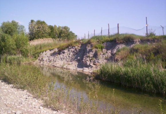 Pennelli con massi ciclopici contro l’erosione spondale