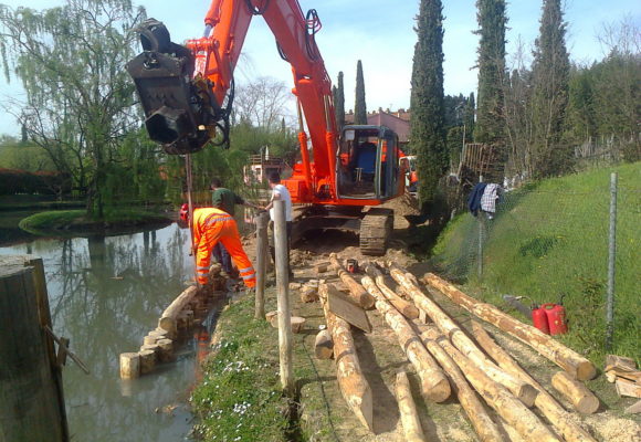 Pali a Colpo per Difesa Spondale Lago